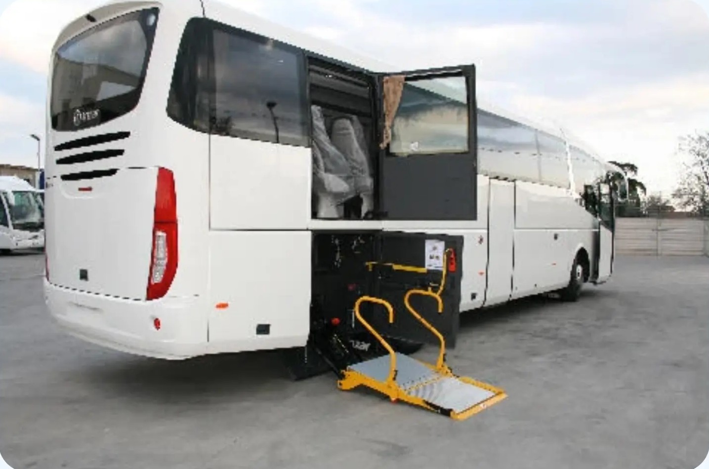 Autobus Autolinee Nolè con pedana per mobilità ridotta