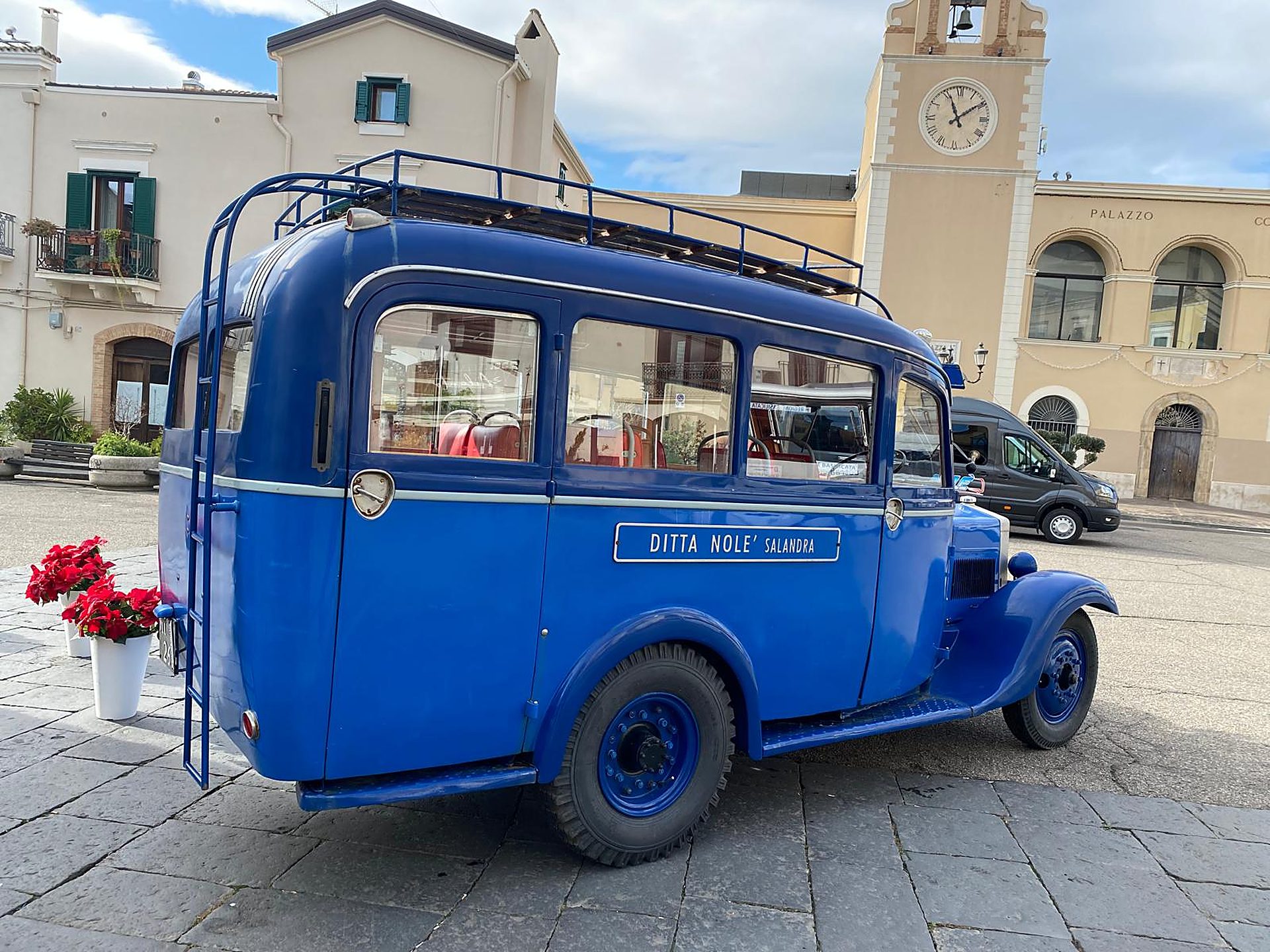 L'autobus storico della Ditta Nolè di Salandra, restaurato